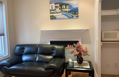 Aurora House | Comfy Home in the heart of Aurora , ON