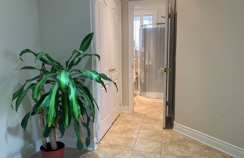 Aurora House | Comfy Home in the heart of Aurora , ON