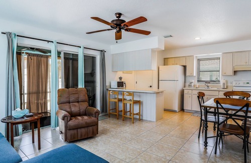 Grove City Apartment | Comfy home near beach with WiFi, W/D, AC, pool, grill, & ping-pong - dogs OK