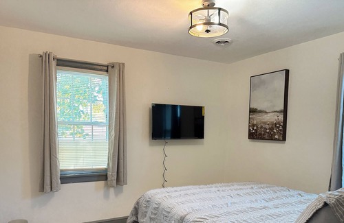 University City House | Comfy home near Clayton