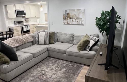 Orem House | Comfy home stay with large eating area, spacious backyard!