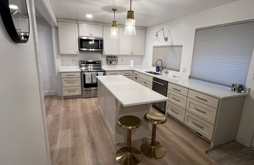 Orem House | Comfy home stay with large eating area, spacious backyard!