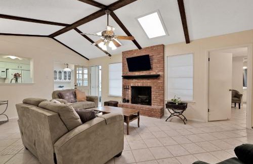 Universal City House | Comfy Home With Great Accessibility