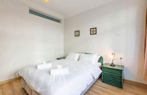 Rasimpasa Apartment | Comfy House near Kadikoy