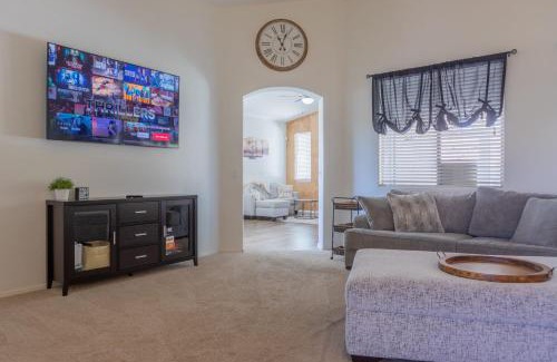 Bell West Ranch House | Comfy House Private Backyard with Pool BBQ Citrus