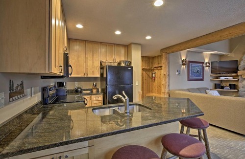 Lutsen Villa | Comfy Lutsen Mountain Villa with Balcony and Grill