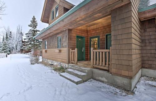 Lutsen Villa | Comfy Lutsen Mountain Villa with Balcony and Grill