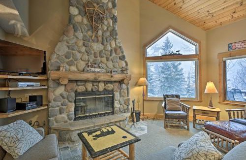 Lutsen Villa | Comfy Lutsen Mountain Villa with Balcony and Grill
