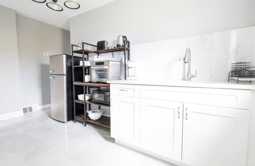 Downtown Niagara Falls Apartment | Comfy Micro Apartment 1BR 1Bath close to the falls