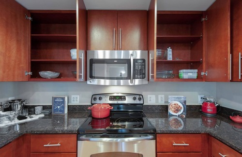 Mount Vernon Triangle Apartment | Comfy Mt. Vernon 1BR w/Gym, Doorman, close to metro, by Blueground