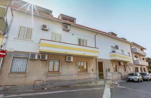 Gonnesa Apartment | Comfy Old Fashion Apartment with Balcony