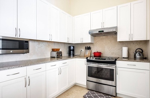 Penn Quarter Apartment | Comfy Penn Quarter 2BR w/Gym, Pool, nr. National Mall, by Blueground