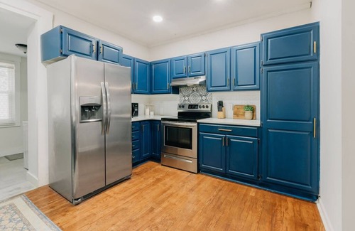 Lancaster House | Comfy renovated townhome - heart of Downtown Lancaster