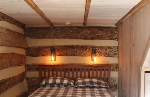 Washington House | Comfy Rustic Cabin: Sperryville, Washington, Shenandoah Park