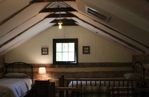Washington House | Comfy Rustic Cabin: Sperryville, Washington, Shenandoah Park