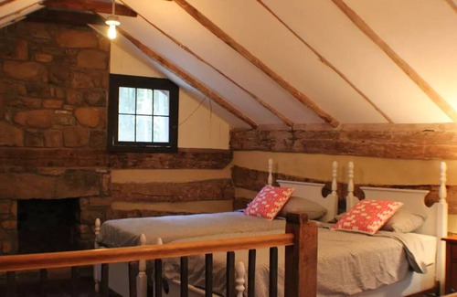 Washington House | Comfy Rustic Cabin: Sperryville, Washington, Shenandoah Park