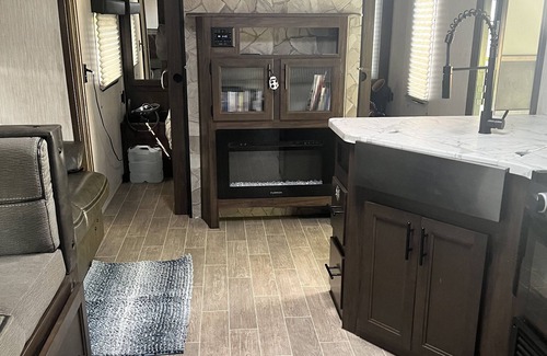 Bryant Pattengill East House | Comfy RV in the Heart of the City!n