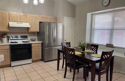 Biggs Field House | Comfy, Spacious 3 Bedroom Casita
