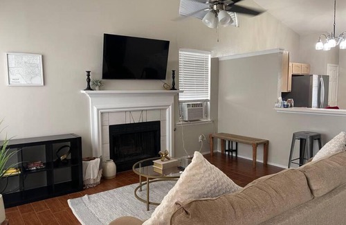 Biggs Field House | Comfy, Spacious 3 Bedroom Casita