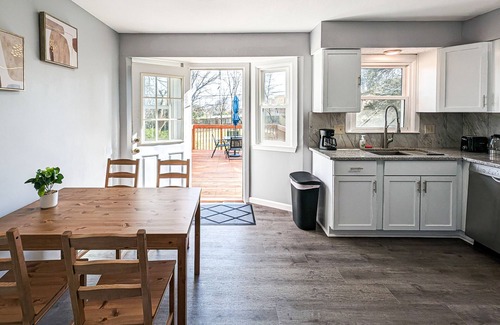 Overland Park House | Comfy, Spacious & Convinient 3/2 house in Overland Park