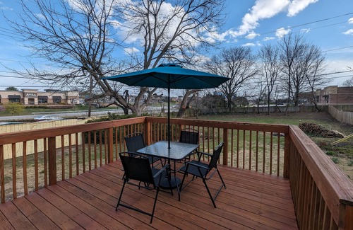 Overland Park House | Comfy, Spacious & Convinient 3/2 house in Overland Park