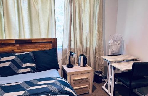 Te Atatu South House | Comfy Stay in Room with Security & Privacy - Room 102
