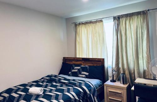Te Atatu South House | Comfy Stay in Room with Security & Privacy - Room 102