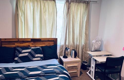 Te Atatu South House | Comfy Stay in Room with Security & Privacy - Room 102
