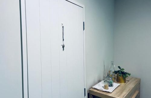 Te Atatu South House | Comfy Stay in Room with Security & Privacy - Room 102