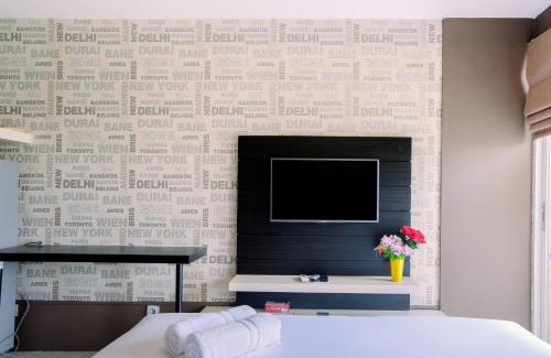 Tangerang Apartment | Comfy Studio Apartment at Skylounge Tamansari By Travelio