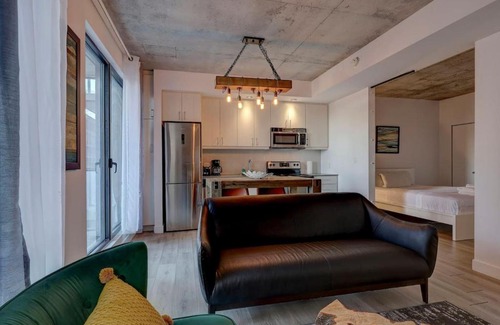 Cite Multimedia Apartment | comfy studio in Old Port Montreal