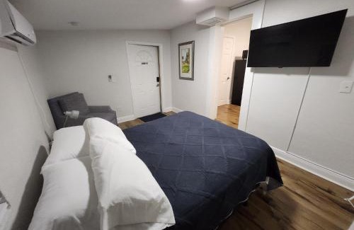 Old Seminole Heights House | Comfy Suite in Tampa