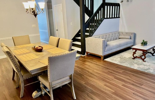 Clarkston House | Comfy Town House In Clarkstonstone Mountain