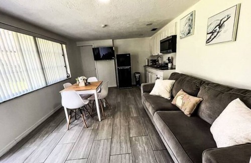 Marthas Vineyard Apartment | Comfy Unit near Port R Beaches/Adv. Park/
