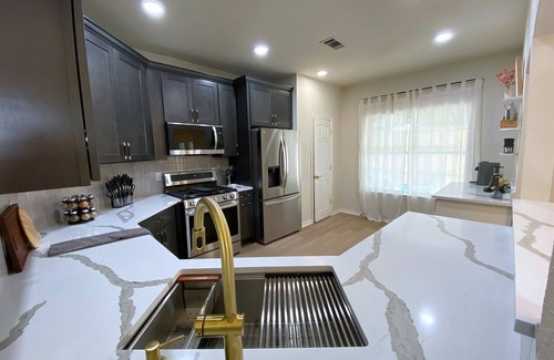 Cherrywood House | Coming to you Live from Austin!
