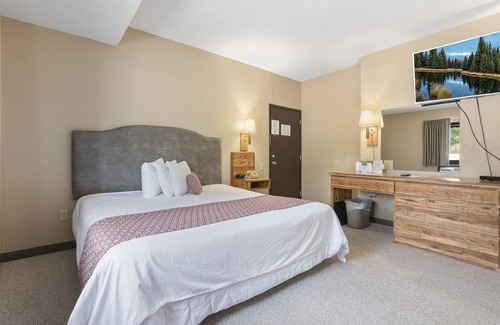 Breezy Point Hotel | Commander Motel