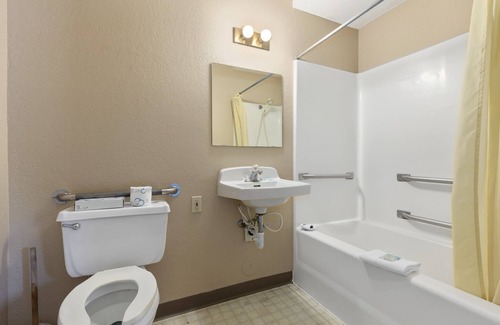 Breezy Point Hotel | Commander Motel