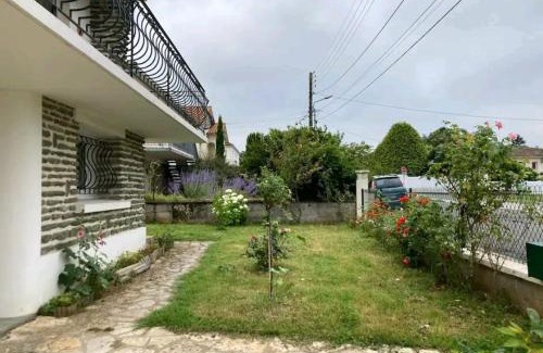 Goise-Champommier-Champclairot House | -Comme à la Maison- Jardin, Véranda, Idéal familles et Business