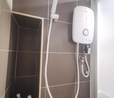 Salak South House | Commercial Aparment Room For Rent In Kuala Lumpur