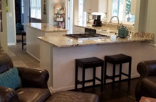 Parole House | Commissioning Week Escape with Pool and Beautiful 4 Seasons room