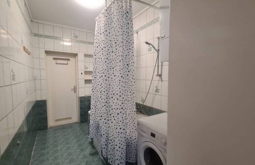Landstrasse Apartment | Commodious 3BR Apt. Ideal for Families and Friends