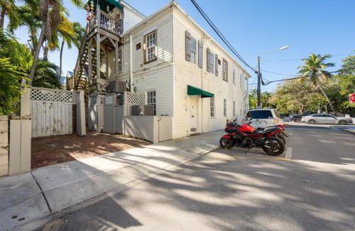 Historic Seaport Apartment | Commodore's Cove