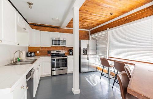 Historic Seaport Apartment | Commodore's Cove