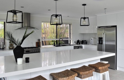 Broadbeach Waters House | COMMONWEALTH GAMES ONLY. Luxury 5 bedroom, 4 bathroom waterfront home.