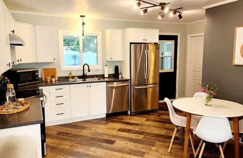 Canoe House | Commorancy in Canoe