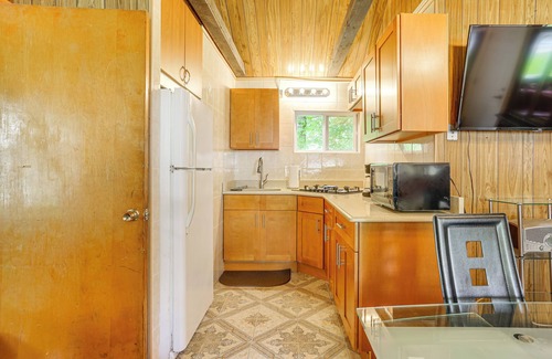 Mongaup Valley Cabin | Communal Pool & Playground: Mongaup Valley Cabin!