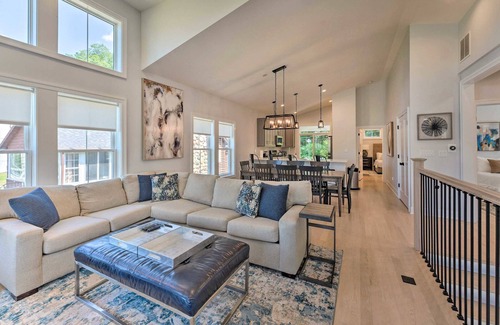 Lake Geneva House | Como Vista – Modern 5 BDR Across from Lake!