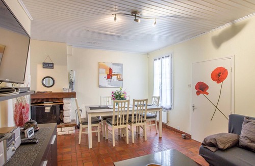 Port-des-Barques House | Compact and familiar vacation home with pool.