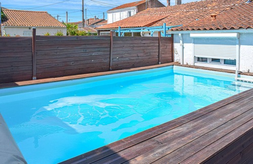Port-des-Barques House | Compact and familiar vacation home with pool.