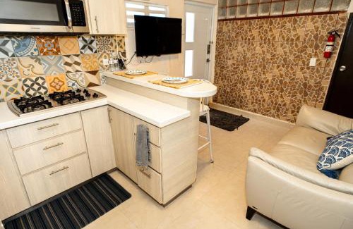 Bucana Apartment | Compact Haven with Private Entrance and FREE Parking and Laundry